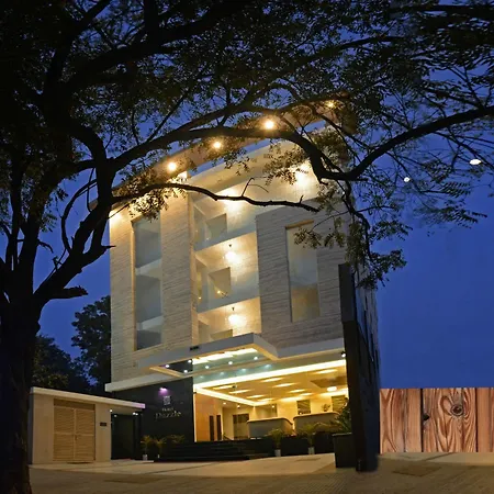 Dazzle By One Earth Hotel